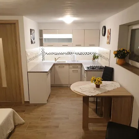 Privat bolig V Sukromi
