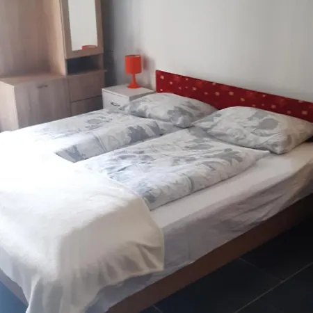 ホームステイ V Sukromi ポプラト